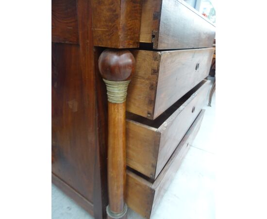 Cassettone Impero in noce massello con biglie piano in noce 1820 Francia