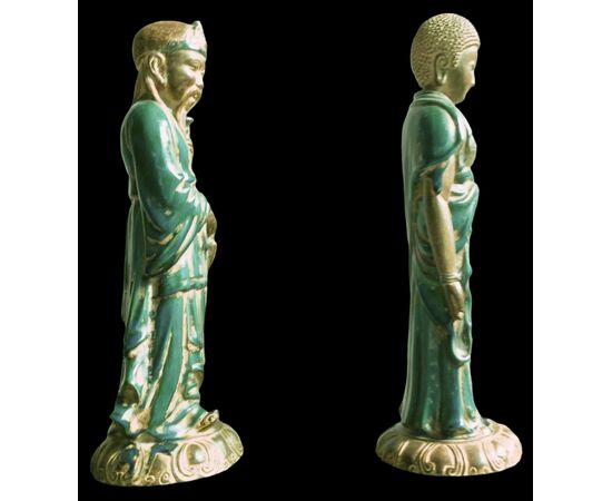 Coppia di figure orientali in terracotta parzialmente invetriata.Manifattura Ugo Zaccagnini.
