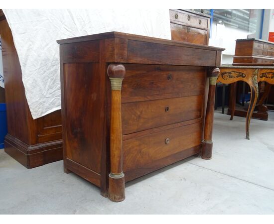 Cassettone Impero in noce massello con biglie piano in noce 1820 Francia