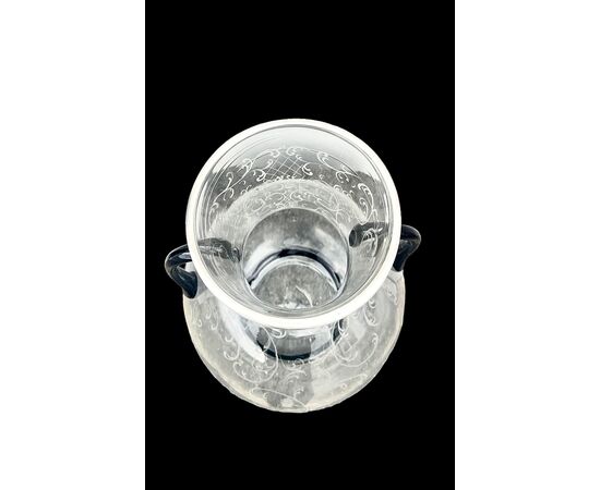 Vaso globulare in vetro trasparente  con molature rocaille e dettagli in argento .S.A.L.I.R.Murano.