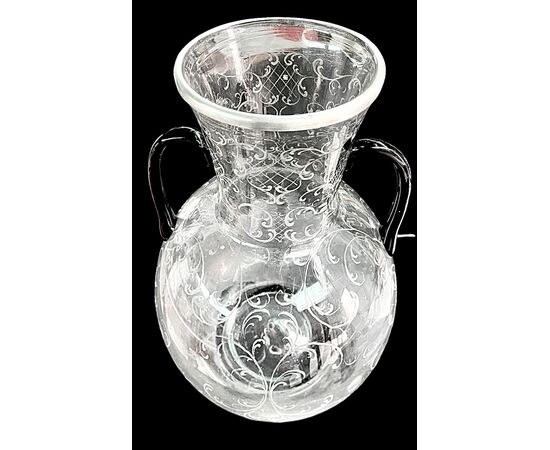 Vaso globulare in vetro trasparente  con molature rocaille e dettagli in argento .S.A.L.I.R.Murano.