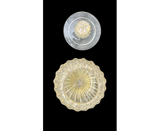 Scatola in vetro pesante sommerso con corpo tondo schiacciato e baccellato.Barovier e Toso.Murano.
