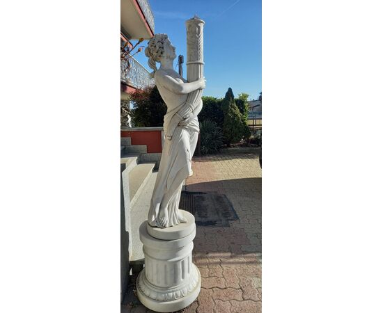 Statua in marmo bianco  