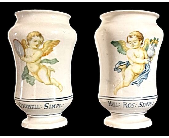 Coppia di albarelli in maiolica decorati con angeli.Gesualdo Fuina.Castelli d’Abruzzo.