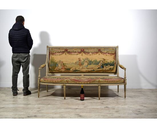 Salotto composto da due poltrone e un divano, in legno intagliato e laccato, seconda metà del XVIII secolo, Francia