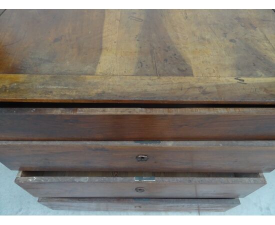 Cassettone Impero in noce massello con biglie piano in noce 1820 Francia