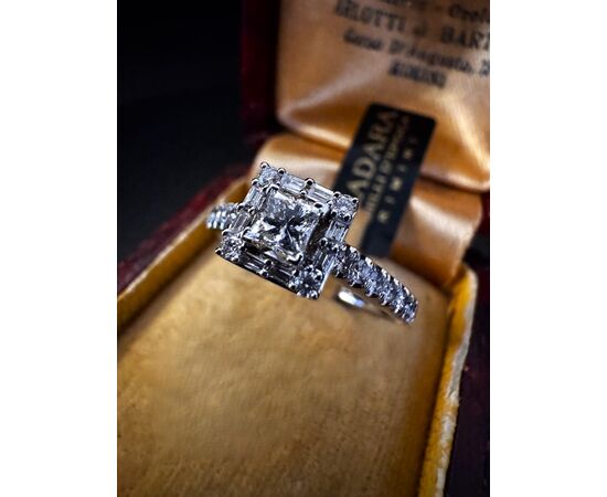Anello  con  Diamante  taglio  Principessa