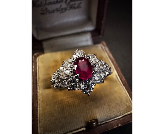 Anello  in  Platino  con  Rubino  e  Diamanti  
