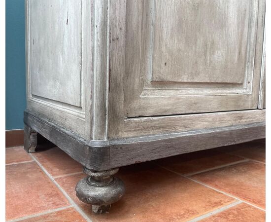 Credenza  laccata dell'Ottocento toscana