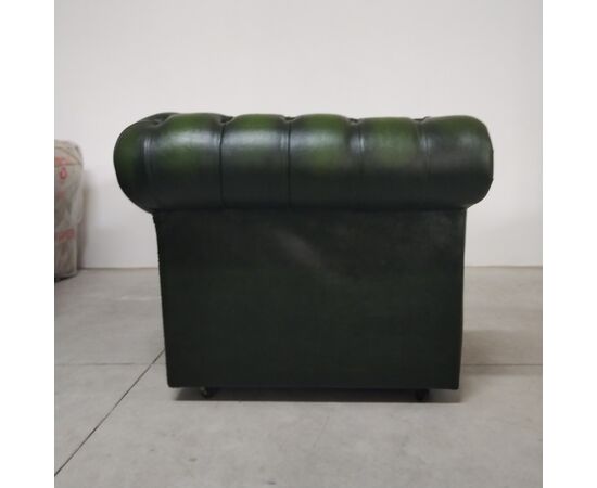 Divano 2 posti chesterfield modello club vintage inglese originale in pelle verde anticato 