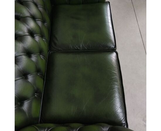 Divano 2 posti chesterfield modello club vintage inglese originale in pelle verde anticato 