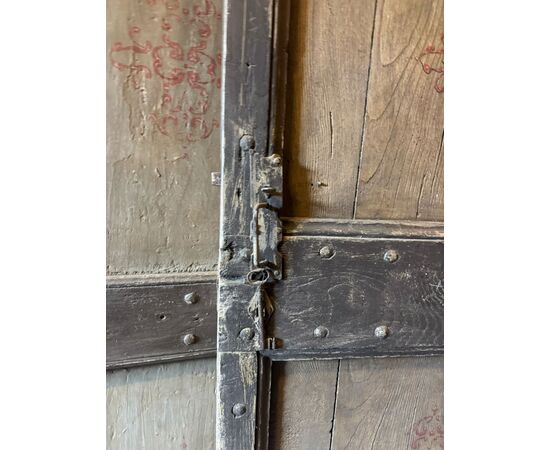 PTIR263 - N. 2 porte rustiche laccate, misure cm L 84/80 x H 188/177