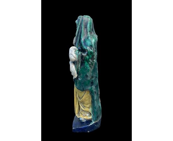 Scultura in maiolica raffigurante filosofo con pergamena.Manifattura Chigi.San Quirico d’Orcia.
