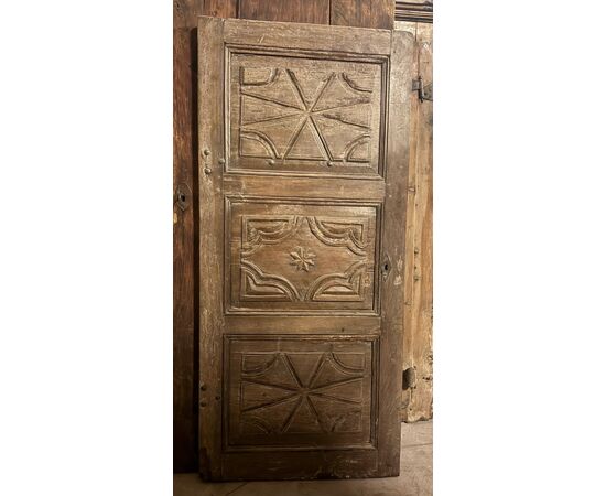 PTIR363 - Porta in noce scolpita, epoca '700, misure cm L 80 x H 175 x P 3,5