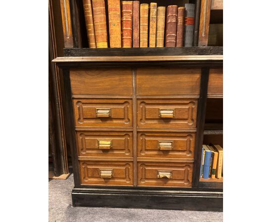 LIB161 - N. 3 librerie Decò simili con profili laccati, misure cm L 217 x H 260 x P 40