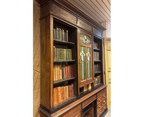 LIB161 - N. 3 librerie Decò simili con profili laccati, misure cm L 217 x H 260 x P 40