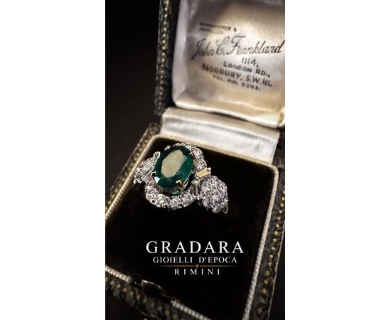 Anello  con  Smeraldo  e  Diamanti. 
