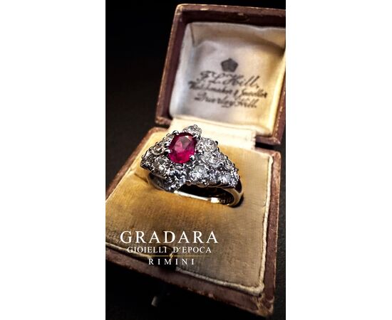 Anello  in  Platino  con  Rubino  e  Diamanti  