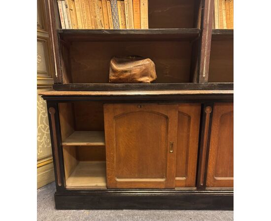 LIB161 - N. 3 librerie Decò simili con profili laccati, misure cm L 217 x H 260 x P 40