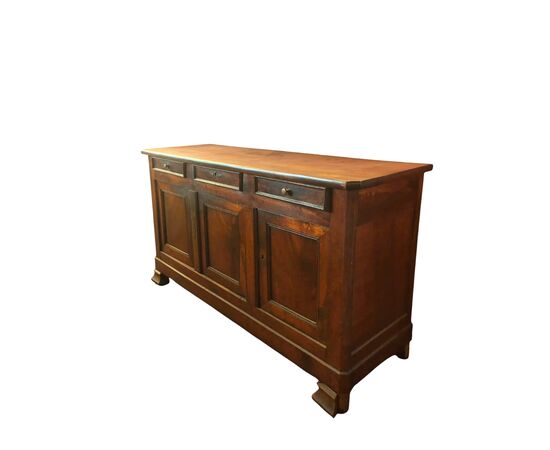 Credenza a tre sportelli in noce
