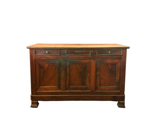 Credenza a tre sportelli in noce