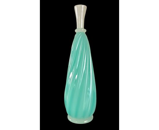 Vaso in vetro pesante verde e lattimo a spirale. Archiemede Seguso.Murano.