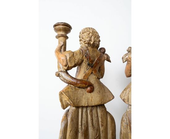 Coppia di angeli porta ceri in legno scolpito – XVII secolo