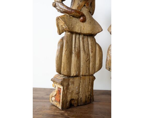 Coppia di angeli porta ceri in legno scolpito – XVII secolo