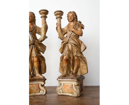Coppia di angeli porta ceri in legno scolpito – XVII secolo