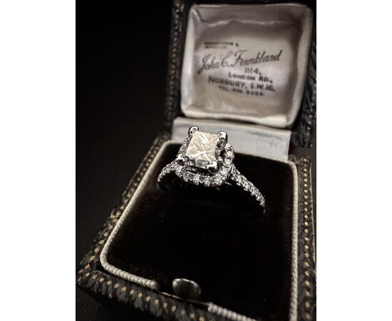 Anello  con  Diamante  taglio  Principessa  0.70  ct.