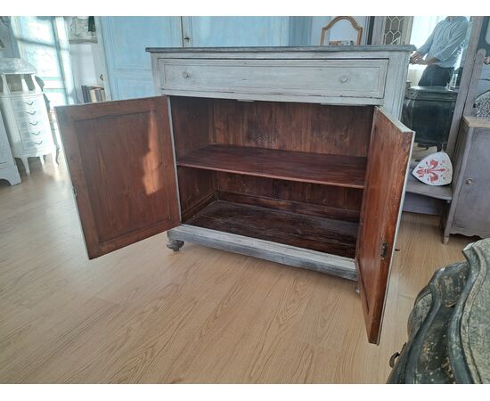 Credenza  laccata dell'Ottocento toscana