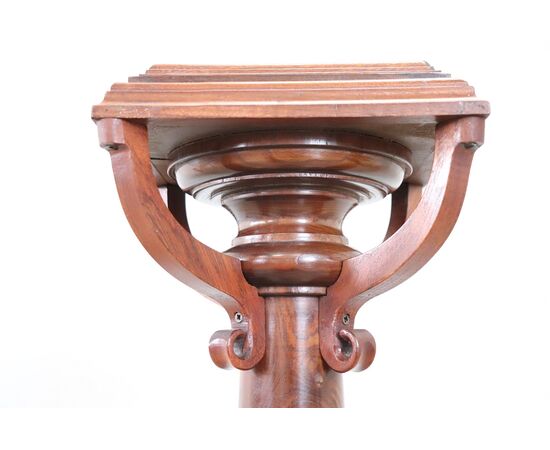 Colonna in legno di rovere secolo XX