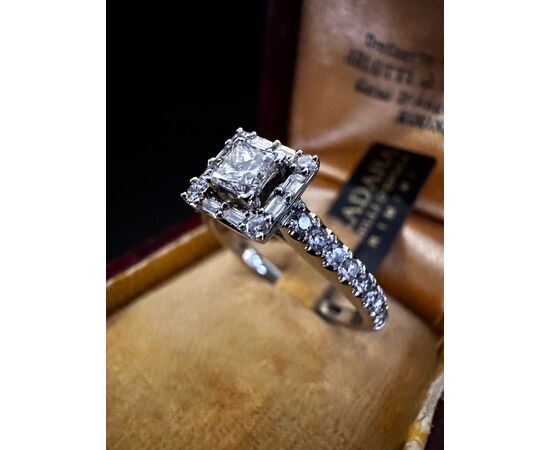 Anello  con  Diamante  taglio  Principessa