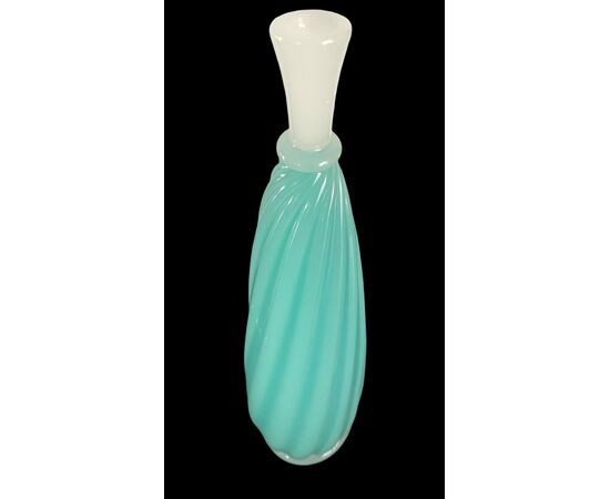 Vaso in vetro pesante verde e lattimo a spirale. Archiemede Seguso.Murano.