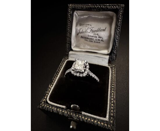 Anello  con  Diamante  taglio  Principessa  0.70  ct.