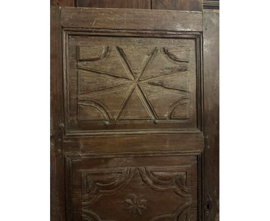 PTIR363 - Porta in noce scolpita, epoca '700, misure cm L 80 x H 175 x P 3,5