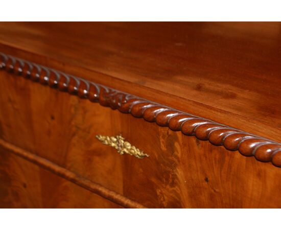 Cassettone in stile Biedermeier del Nord Europa del 1800 in pregiato legno di mogano