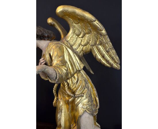 Grandi angeli alati di epoca Barocca, opera di un maestro scultore romano del XVII secolo