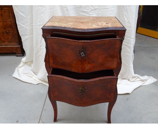 Comodino lastronato e mosso in palissandro Sicilia Luigi XV primi 1800