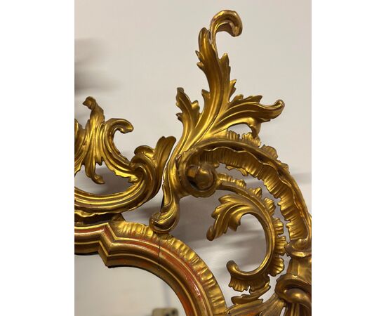 Specchiera in legno intagliato e dorato a foglia. Venezia primissimi 800. 208 x 122.