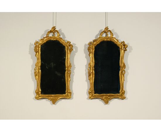 Coppia di specchiere in legno intagliato e dorato, Venezia, seconda metà XVIII secolo, Luigi XV