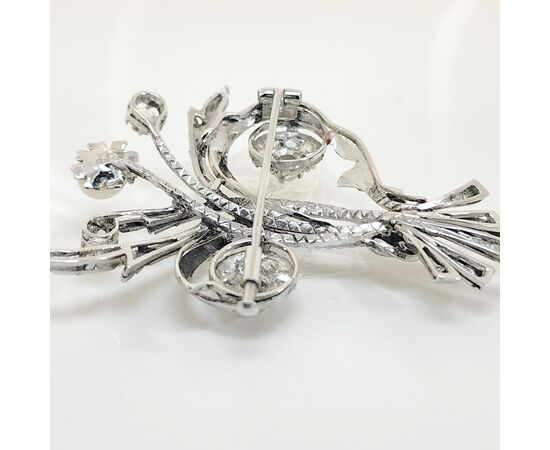 Spilla in oro con diamanti e perla