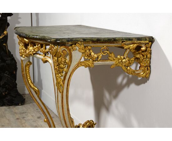 Consolle Luigi XV, in legno laccato e dorato, XVIII secolo, Francia