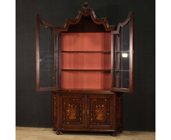 Elegante vetrina olandese intarsiata del XX secolo