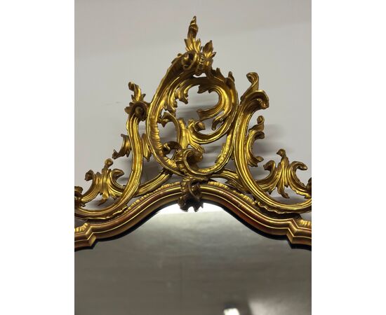 Specchiera in legno intagliato e dorato a foglia. Venezia primissimi 800. 208 x 122.