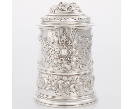 Versatoio con coperchio in argento sterling Giorgio II, Londra, 1734