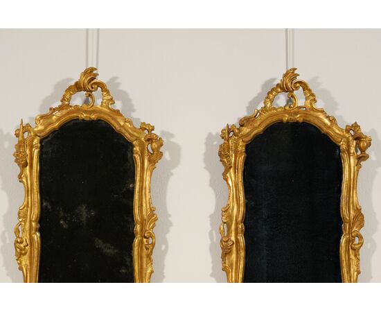 Coppia di specchiere in legno intagliato e dorato, Venezia, seconda metà XVIII secolo, Luigi XV