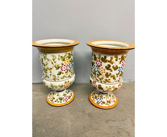 Coppia di vasi in maiolica dipinta metà '900 manifattura Firenze MTC h 24cm