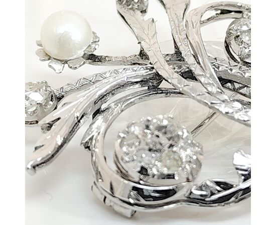 Spilla in oro con diamanti e perla