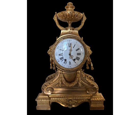 " GARNITURE " COMPOSTA DA OROLOGIO CON CANDELIERI IN BRONZO DORATO 